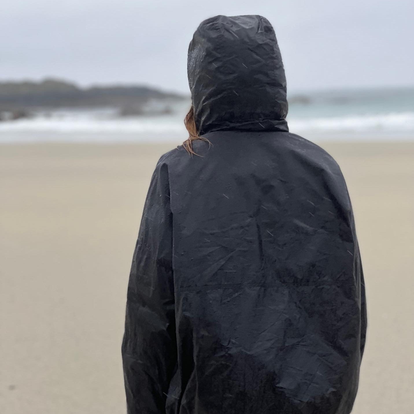The Treshnish Windsmock is made from a lightweight 100% Organic Cotton made by Halley Stevensons of Dundee.  The colour here is Vulkan blue.  This coat is windproof and  showerproof but not waterproof in heavy rain.