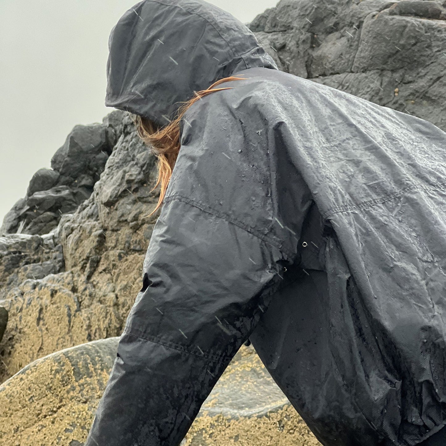The Treshnish Windsmock is made from a lightweight 100% Organic Cotton made by Halley Stevensons of Dundee.  The colour here is Forest night.  This coat is windproof and  showerproof but not waterproof in heavy rain.