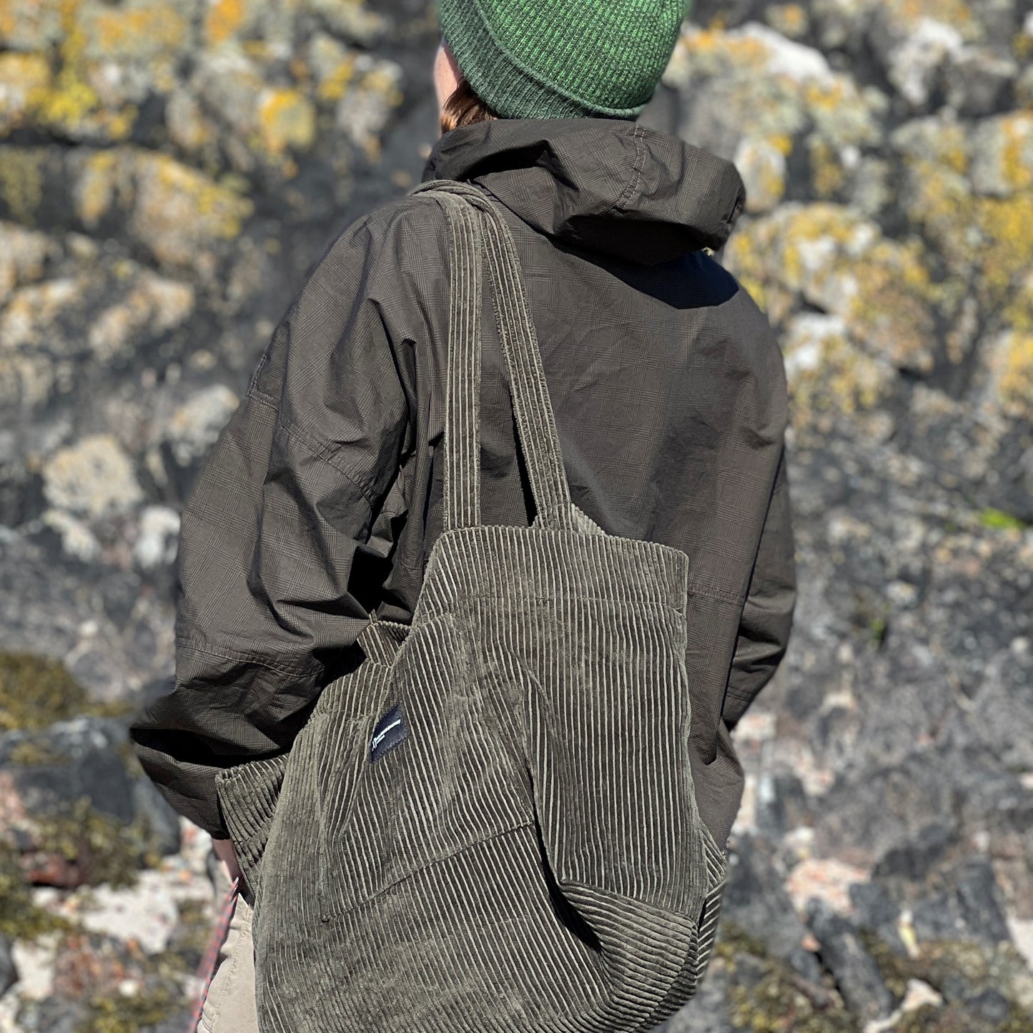 These generous tote bags come in three lovely colours with a pure cotton khaki lining, perfect for long beach walks, wild swimming and picnics.